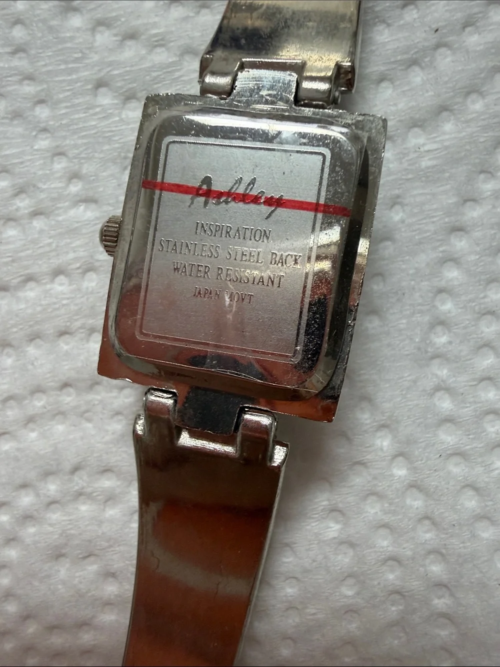 Source Unknown Silver Tone Women's Heart Link Bracelet Watch with White Inset